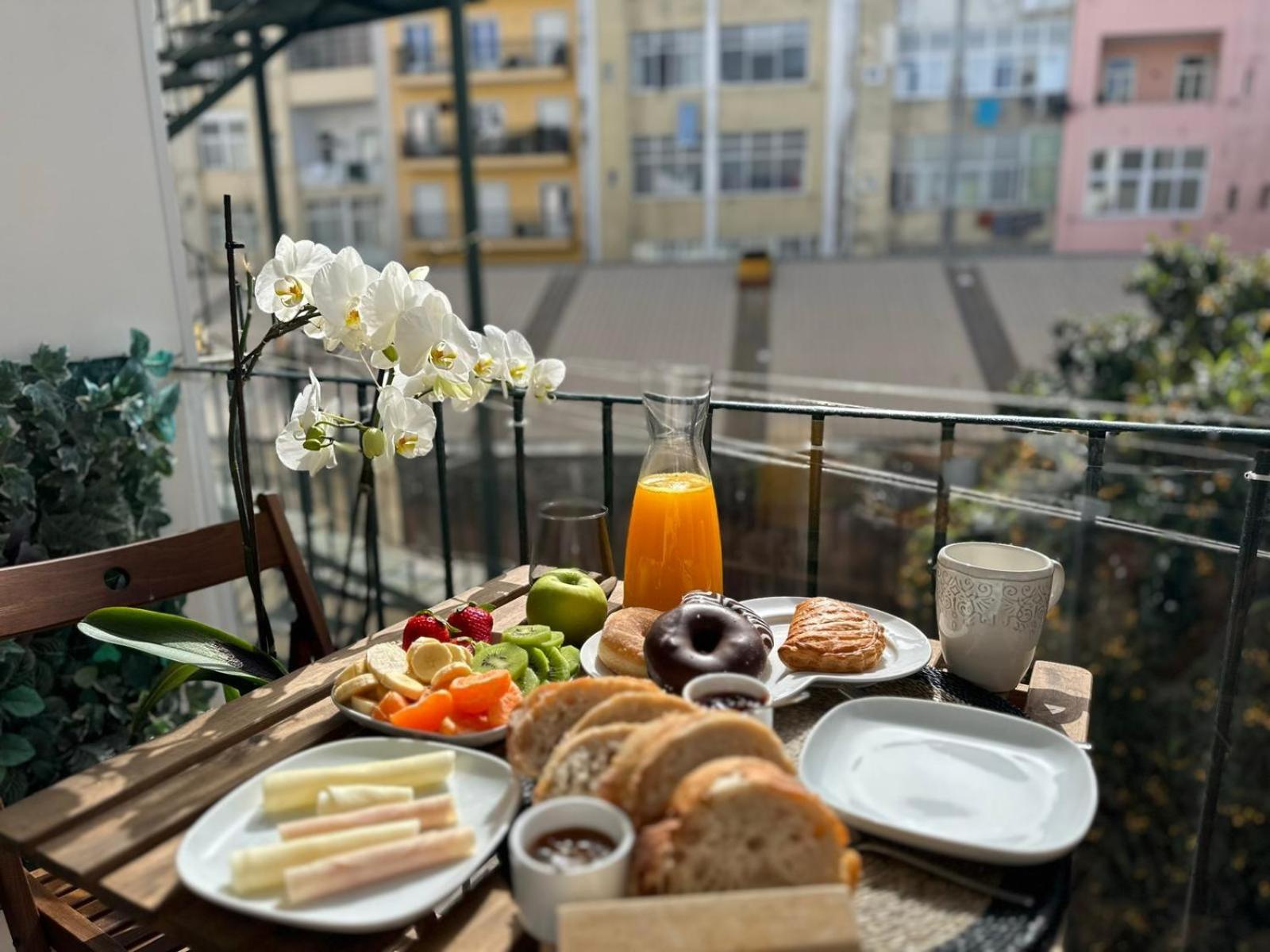 Grande Com Varanda E Vista A Privatunterkunft Lissabon